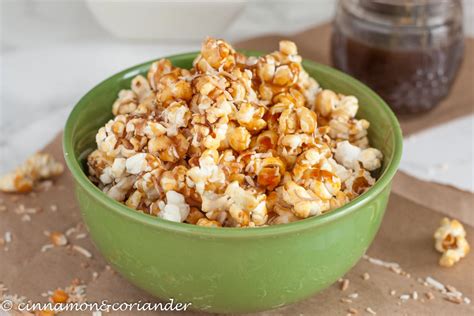 Knuspriges Kokos Karamell Popcorn (Vegan) - das beste Popcorn