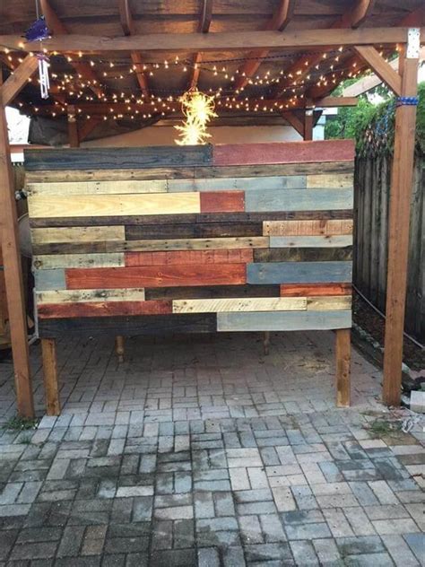 DIY Reclaimed Pallet Headboard with Lights – 101 Pallets