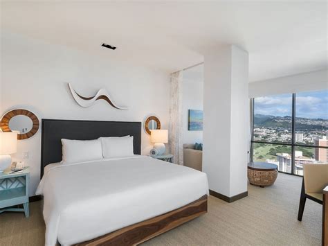 Modern Honolulu Hotel near Waikiki Beach | Hyatt Centric Waikiki Beach