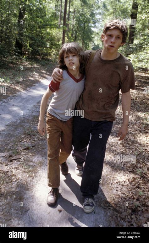 UNDERTOW (2004) DEVON ALAN, JAMIE BELL UTOW 001-007 Stock Photo - Alamy