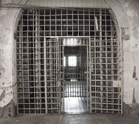 Moundsville Penitentiary Ghosts Excite Tourists - HUS