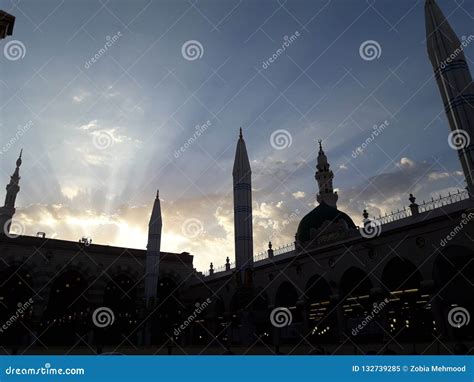 Masjid e Nabwi stock image. Image of located, nabvi - 132739285