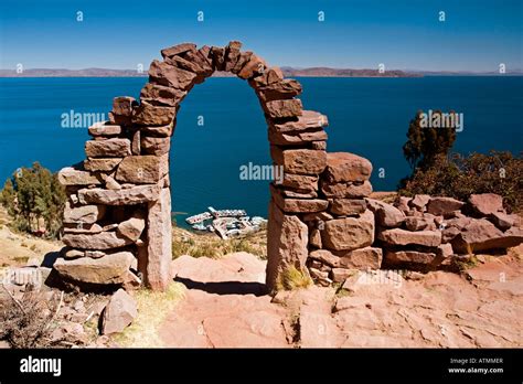 Lake Titicaca: Isla Taquile: Stone Arch Stock Photo - Alamy