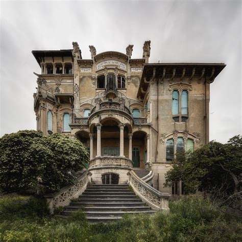 An Abandoned Villa [1600×1600] Photographed by MatDur : r/AbandonedPorn