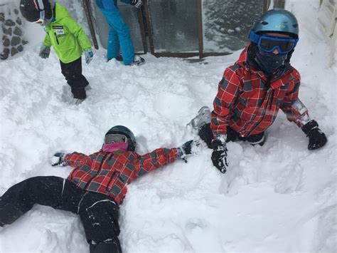 Private ski lessons and guiding for the whole family | Family Ski Japan