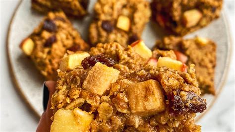 Apple Cinnamon Oatmeal Bars – Yes! Apples