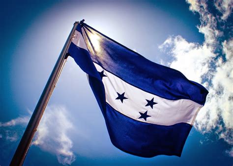 Bandera de Honduras: un símbolo que representa admiración y orgullo