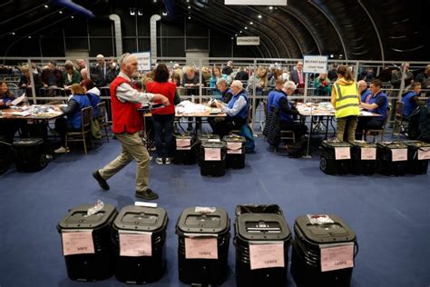 Nationalist party Sinn Fein wins the most seats in Northern Ireland ...