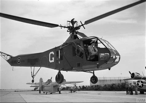 November 1944. The Sikorsky R-4 Hoverfly. (1381 x 979) : r/Helicopters