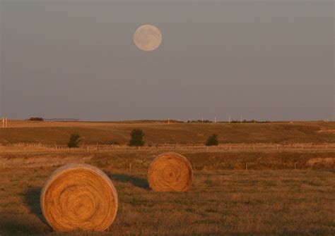 The Meaning Behind September's Full Harvest Moon - TrendRadars UK