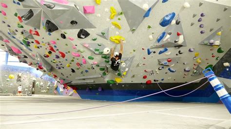 Rock Climbing Classes For Adults | Reach Climbing & Fitness