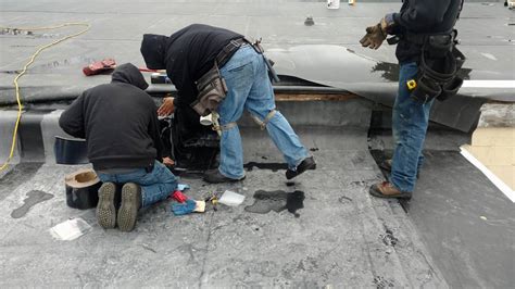 Which Are the Top Flat Roof Repair Contractors?