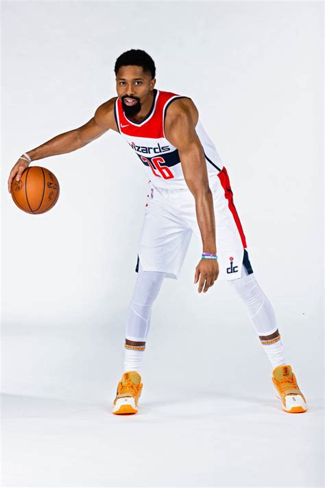 Download free Spencer Dinwiddie Wizards Pose Wallpaper - MrWallpaper.com