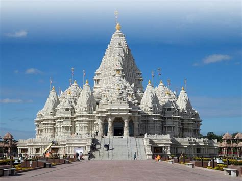 Magnificent Pics Of Largest Hindu Temple Outside India