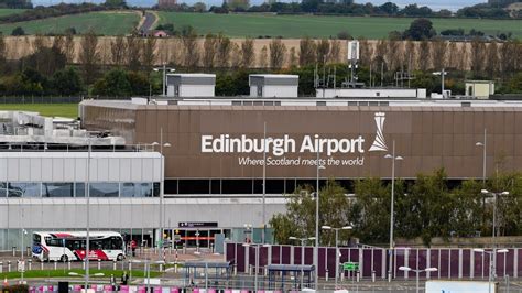 Inside Scotland's BUSIEST Airport! Edinburgh Airport Departures, Lounges, Shopping and More ...