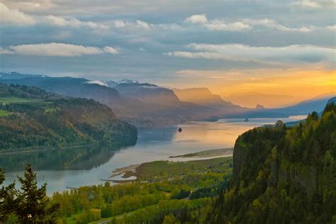 Oregon Road Trip Series: Columbia River Gorge and Mt. Hood | Places.Travel