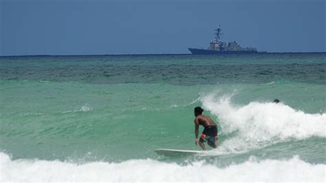 Hang loose : surfing