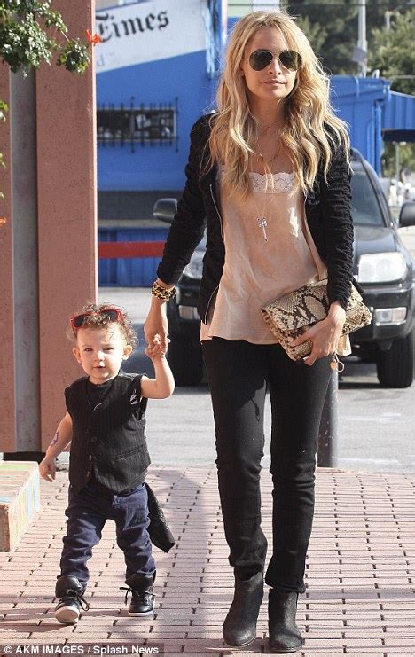 NICOLE RICHIE NEWS: SPOTTED: Nicole Richie & kids heading out for lunch