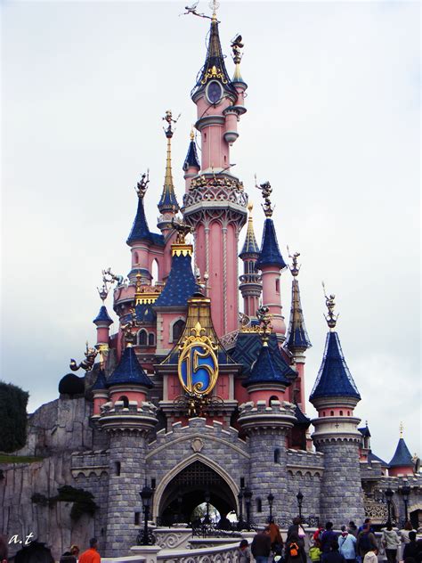 disneyland castle - CityoftheWeek