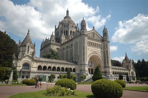 Épinglé par Connie Rossini sur St. Therese of Lisieux | Eglise de france, Sainte therese de ...