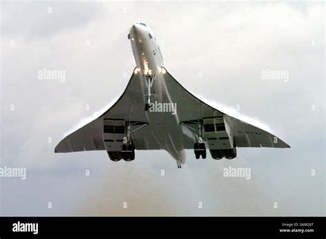 A british airways concorde take off heathrow airport hi-res stock photography and images - Alamy