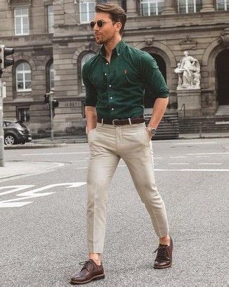 Look de moda: Camisa de manga larga verde oscuro, Pantalón chino en beige, Zapatos brogue de ...