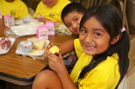 Stand up for hungry children today | Bread for the World