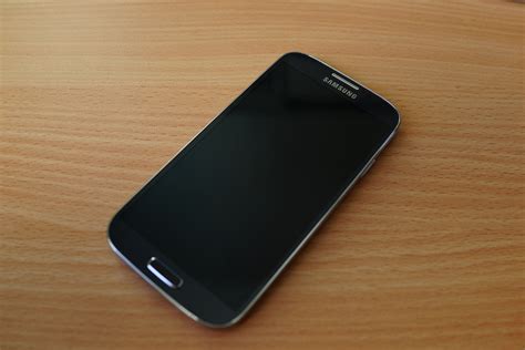 File:Samsung Galaxy S4.jpg - Wikimedia Commons