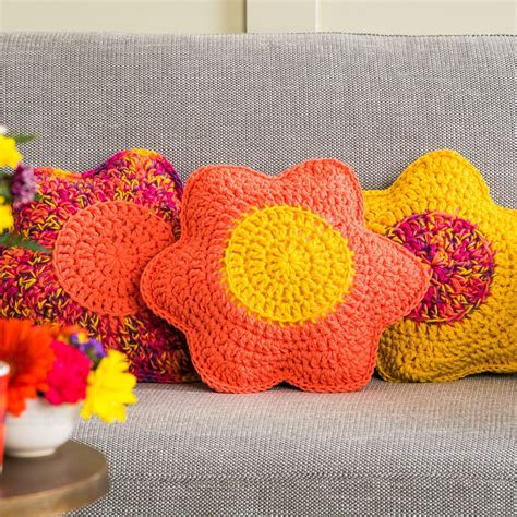 Free Crochet Flower Petals Pillow Pattern ⋆ Crochet Kingdom