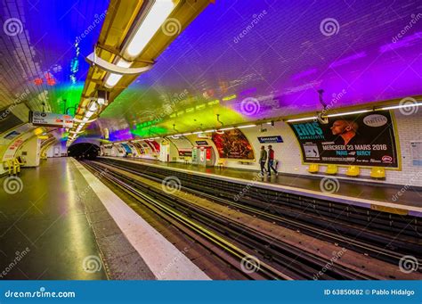 Train Moving in Parisian Subway Metro Station Editorial Photography - Image of europe, movement ...