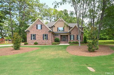 607 Faucette St, Fuquay Varina, NC 27526 | 50 Photos | MLS #2517097 - Movoto