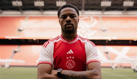 Chuba Akpom assina com o Ajax por cinco temporadas - Futebol Holandês