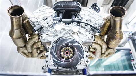 The Aston Martin Valkyrie's V12 sounds like an F1 engine from the 1990s