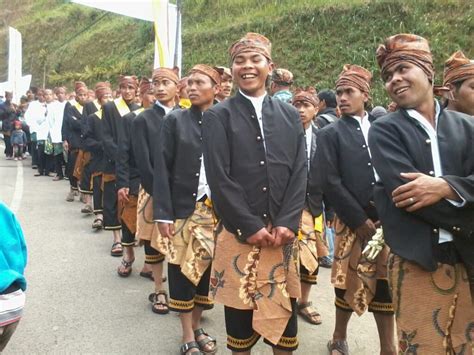 Mengenal Suku Tengger: Asal, Sejarah, Adat, & Kebudayaannya