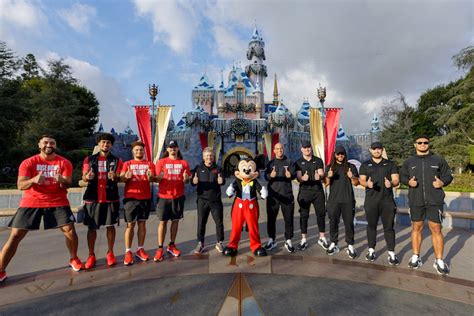 Disneyland Welcomes 2023 Rose Bowl Bound Teams, Utah and Penn State ...