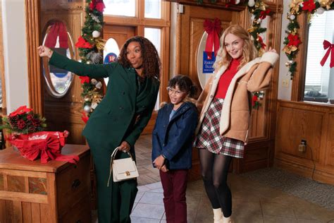 'Best. Christmas. Ever!': What to Know About Brandy's Holiday Movie