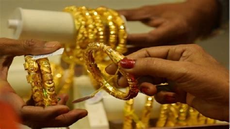 Gold rates in India for 24 carat/ 22 carat declines today