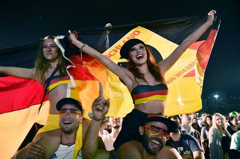 est100 一些攝影(some photos): German soccer fans, 2014 World Cup round of ...