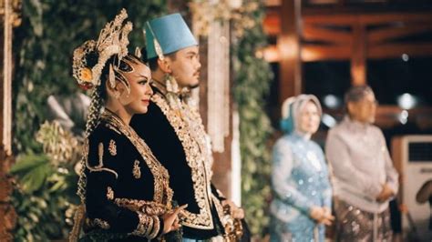 Tradisi Pernikahan Unik Menurut Adat di Indonesia - Wedding Sbycarolann