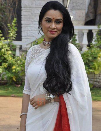 Padmini Kolhapure Age, Husband, Family, Biography & More