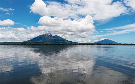 La Isla de Ometepe Quaternary volcanoes in the Lake Nicaragua - IUGS