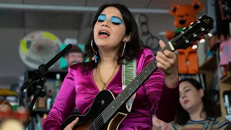 Angelica Garcia: NPR Music Tiny Desk Concert - YouTube