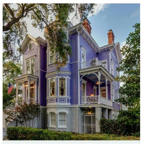 Pin by Heidi Pred on Pretty stuff | Savannah chat, Victorian homes, Old ...