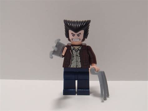 Wolverine custom minifig with claws | Custom LEGO Minifigures