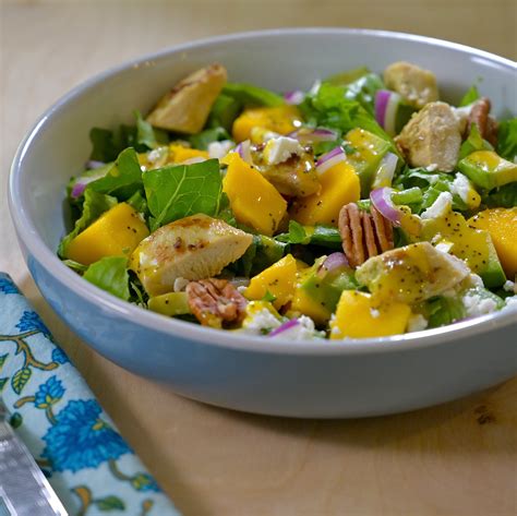 Mango Avocado Chicken Salad - Los Foodies Magazine