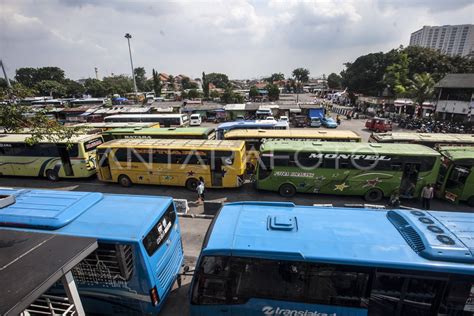 BUS AKAP TERMINAL PULOGADUNG AKAN DI PINDAH KE PULOGEBANG | ANTARA Foto