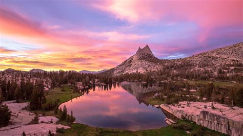 Pink Sunset at Upper Cathedral Lake Yosemite National Park 4K wallpaper