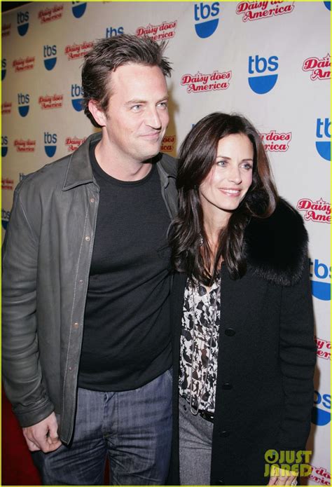 'Friends' Stars Courteney Cox & Matthew Perry Just Learned They're ...