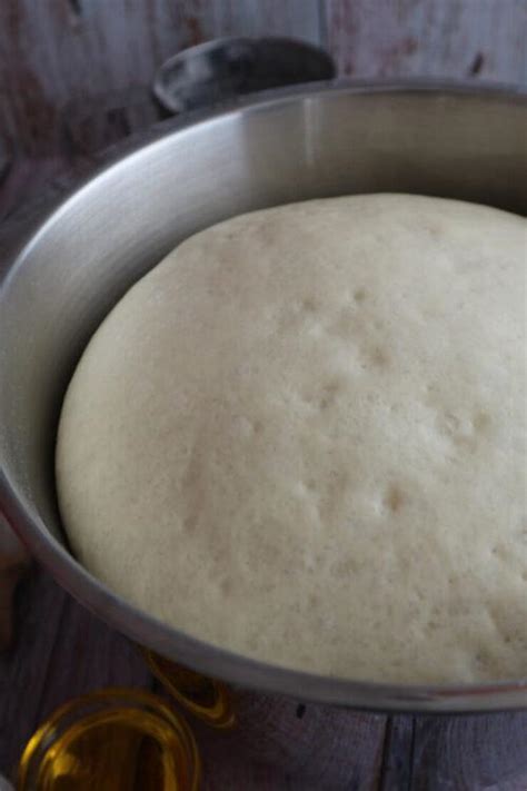 Basic yeast dough recipe – with many tips and vegan variant