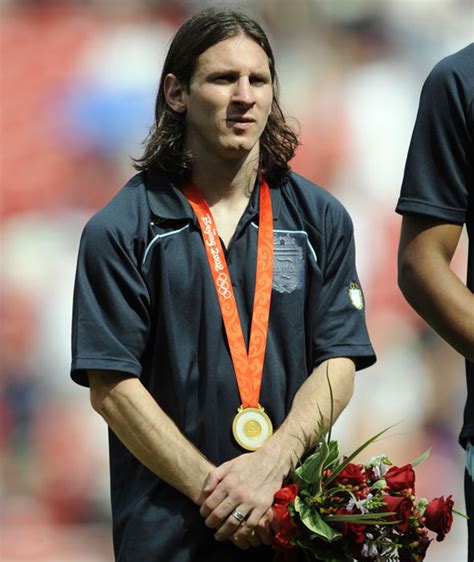 A 21-year-old Lionel Messi winning Olympic Gold Medal for ARG at 2008 Beijing Summer Games : r/pics